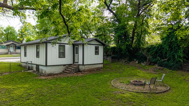 307 W 5th Street, Grove, OK 74344