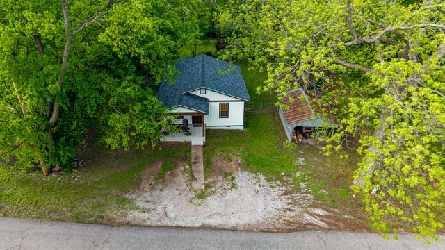 307 W 5th Street, Grove, OK 74344