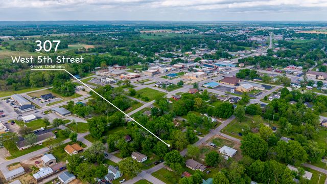 307 W 5th Street, Grove, OK 74344