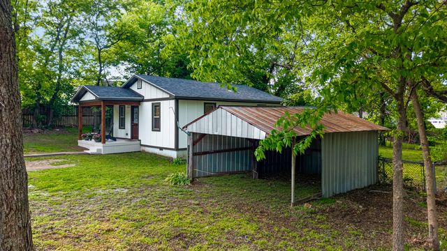 307 W 5th Street, Grove, OK 74344
