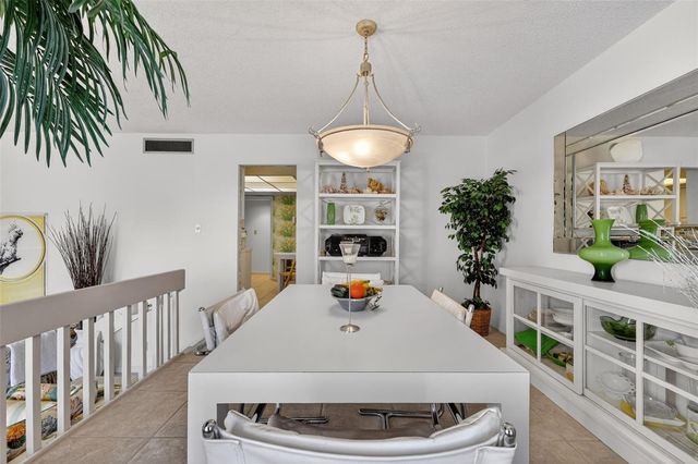 6012 W PEPPERTREE WAY 227B, Sarasota, FL 34242