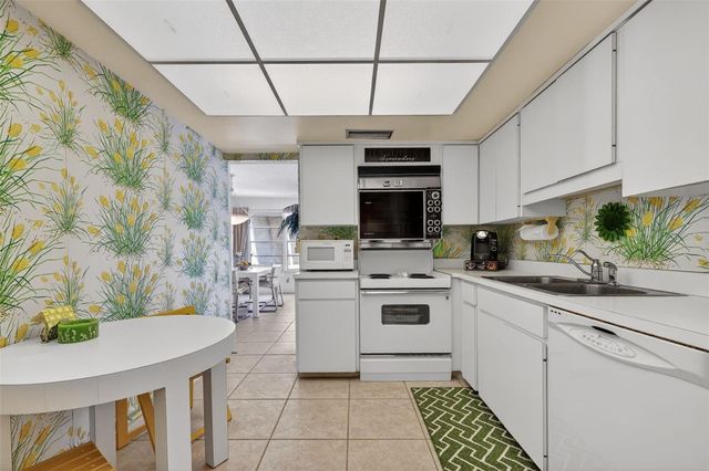 6012 W PEPPERTREE WAY 227B, Sarasota, FL 34242