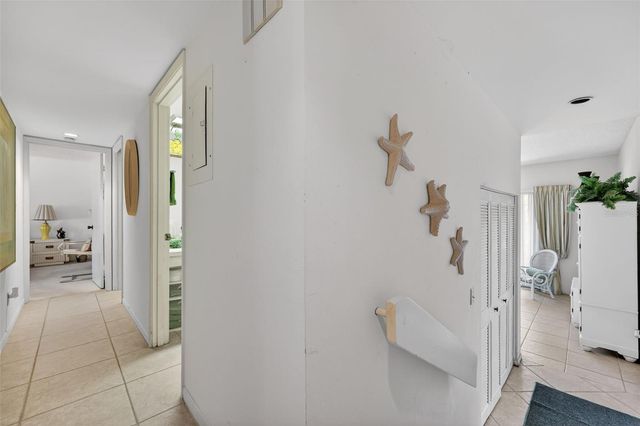 6012 W PEPPERTREE WAY 227B, Sarasota, FL 34242