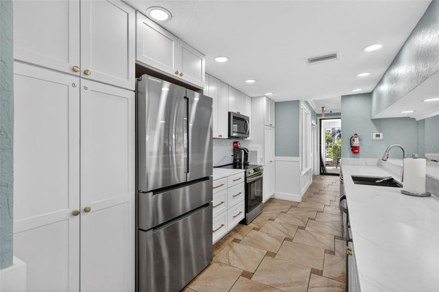 6012 W PEPPERTREE WAY 227B, Sarasota, FL 34242