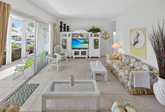 6012 W PEPPERTREE WAY 227B, Sarasota, FL 34242