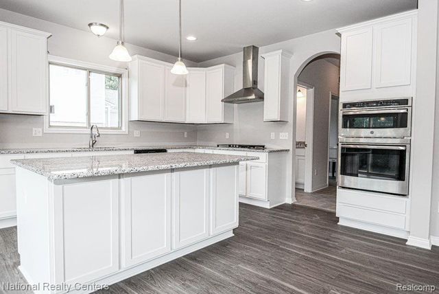 8374 Meadow Creek Drive, Goodrich, MI 48438