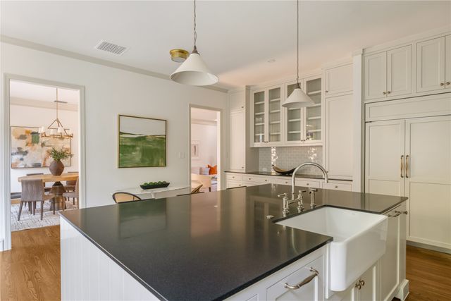 7842 Caruth Court, Dallas, TX 75225