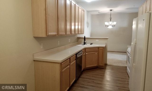 5050 Holly Lane N 807, Plymouth, MN 55446