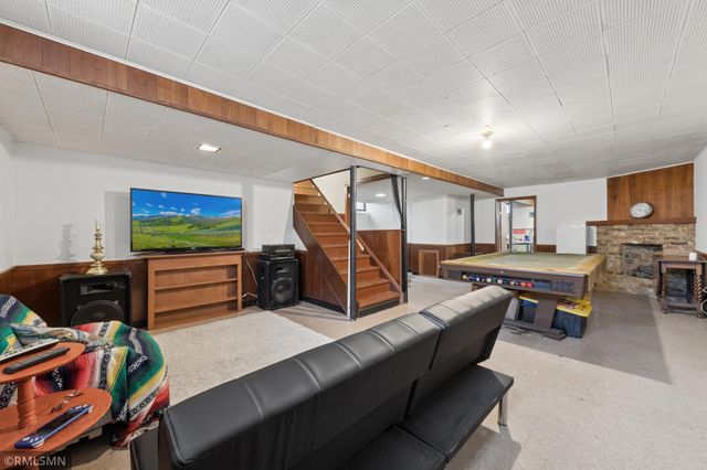 8238 Oakland Avenue S, Bloomington, MN 55420