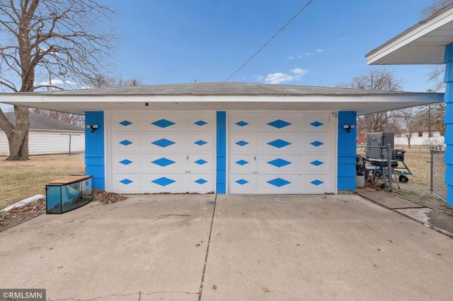 8238 Oakland Avenue S, Bloomington, MN 55420