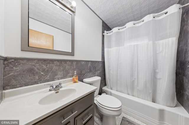 8238 Oakland Avenue S, Bloomington, MN 55420