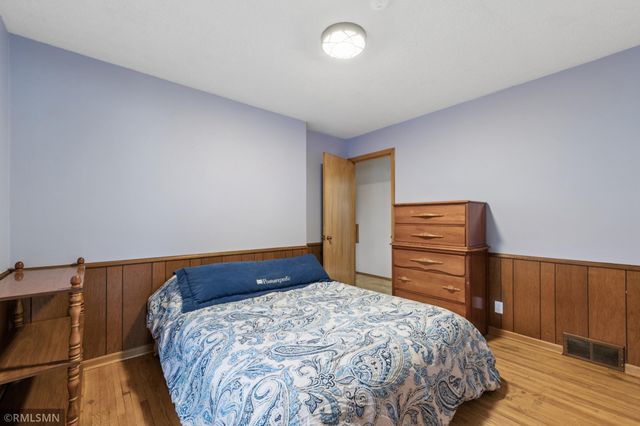 8238 Oakland Avenue S, Bloomington, MN 55420