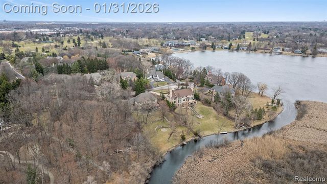 3026 Heron French Provincial, Bloomfield Hills, MI 48302