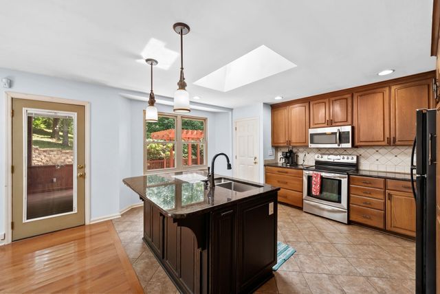 8008 Quail Creek Rd, Nashville, TN 37221