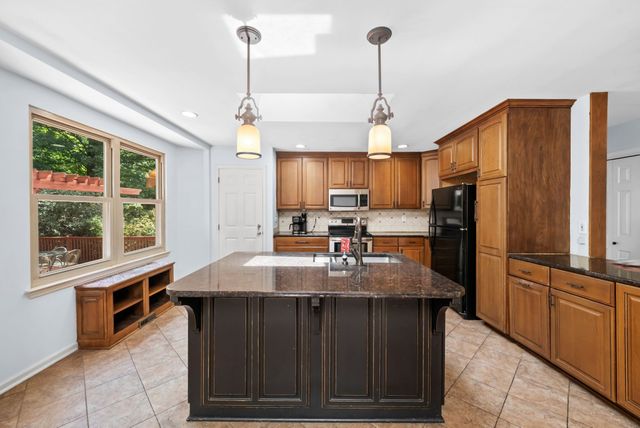 8008 Quail Creek Rd, Nashville, TN 37221