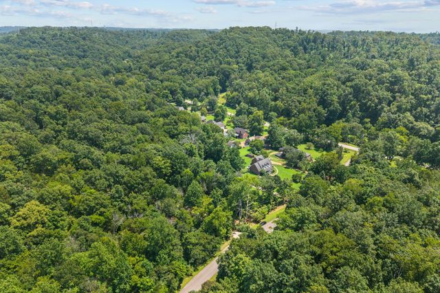 8008 Quail Creek Rd, Nashville, TN 37221