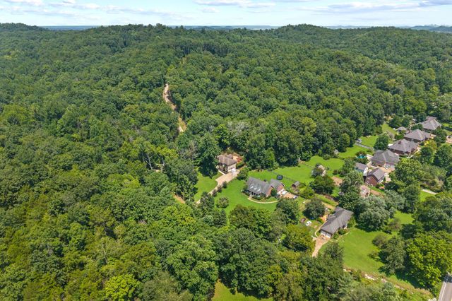 8008 Quail Creek Rd, Nashville, TN 37221