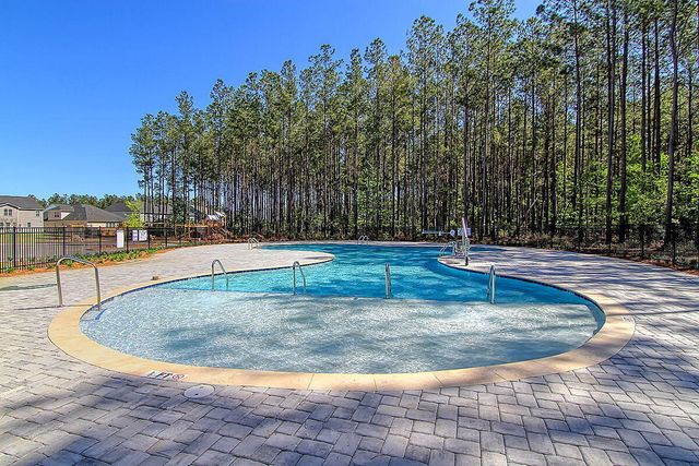 562 Dunswell Drive, Summerville, SC 29486