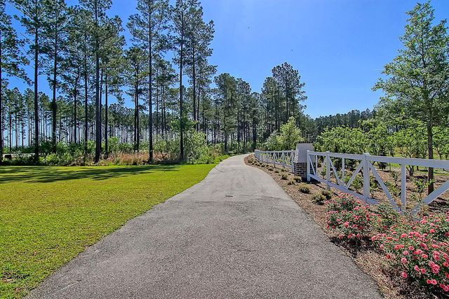 562 Dunswell Drive, Summerville, SC 29486