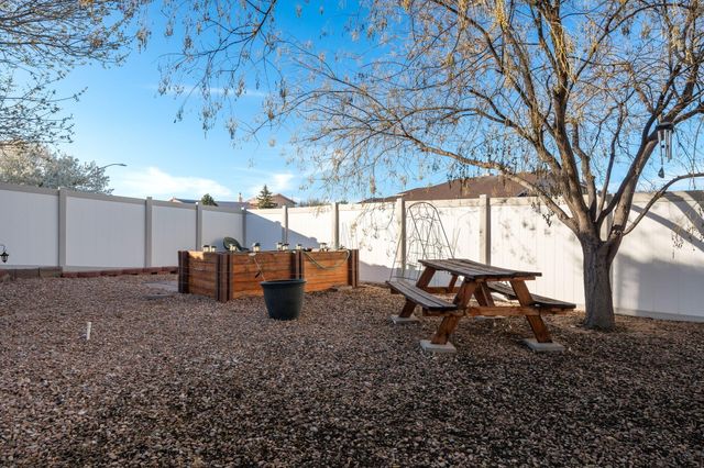 10359 Rio Los Pinos Drive NW, Albuquerque, NM 87114