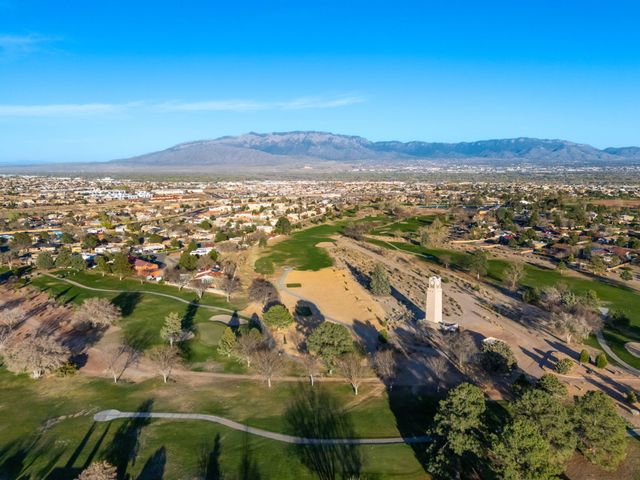 10359 Rio Los Pinos Drive NW, Albuquerque, NM 87114