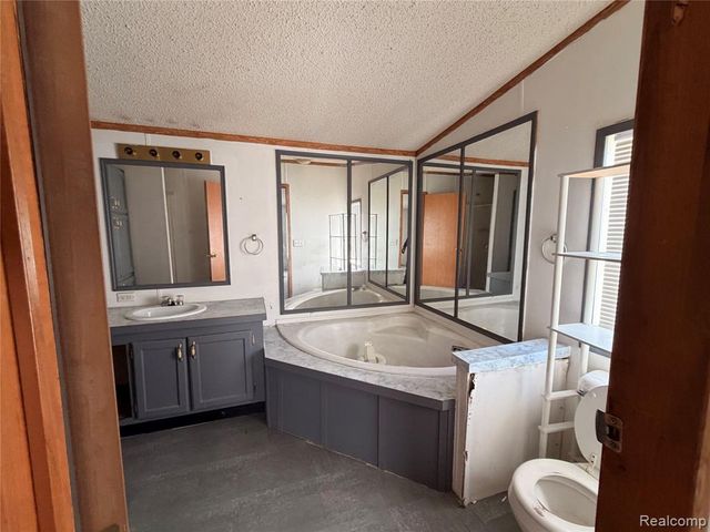 7065 El Paso Boulevard, Romulus, MI 48174