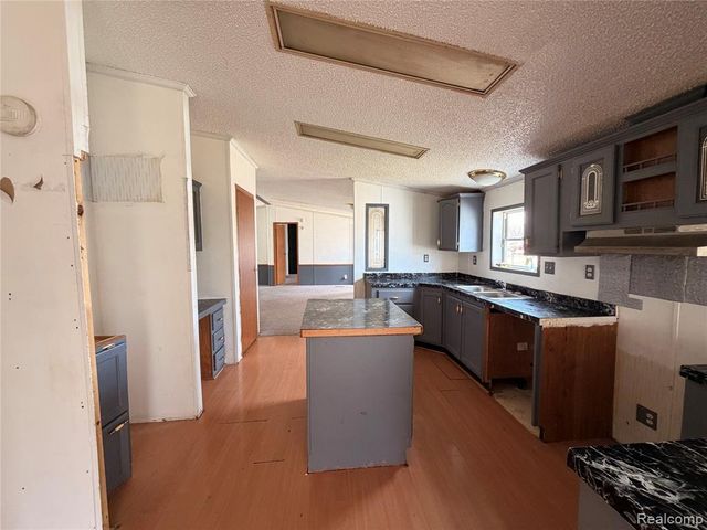 7065 El Paso Boulevard, Romulus, MI 48174