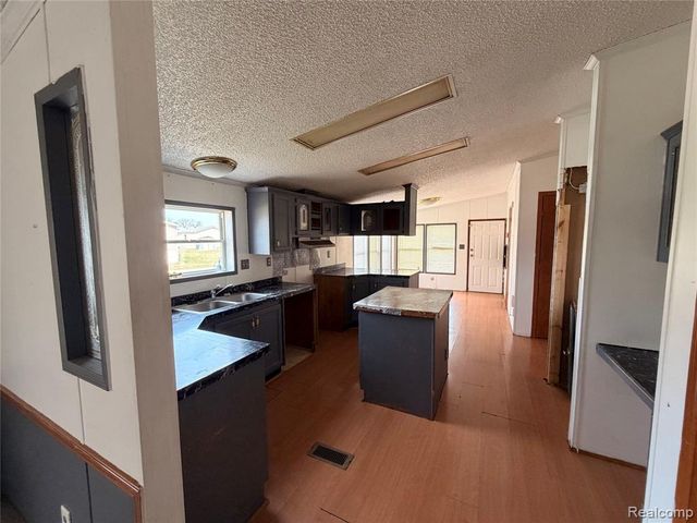 7065 El Paso Boulevard, Romulus, MI 48174