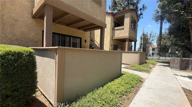 1140 W Blaine Street 101, Riverside, CA 92507