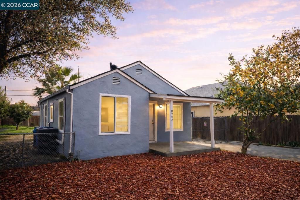 Image 2 of property listing at 3743 23rd Ave, Sacramento, CA 95820