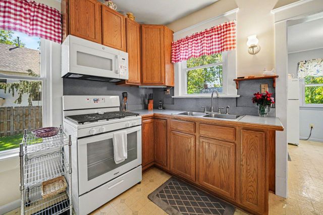 606 Division Street, La Porte, IN 46350