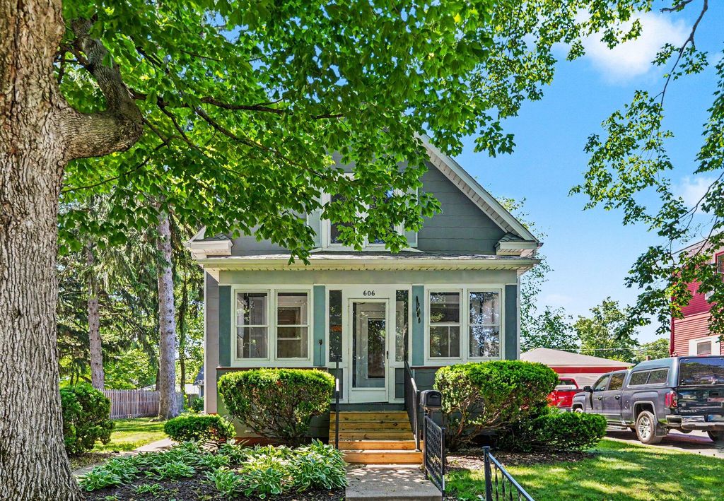 606 Division Street, La Porte, IN 46350