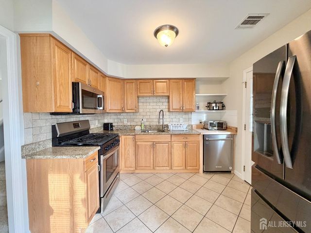 17 Woodbridge Street, New Brunswick, NJ 08901