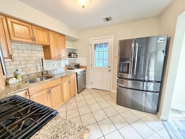 17 Woodbridge Street, New Brunswick, NJ 08901