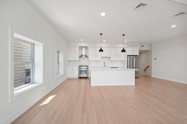 34 Salem St 301, Medford, MA 02155