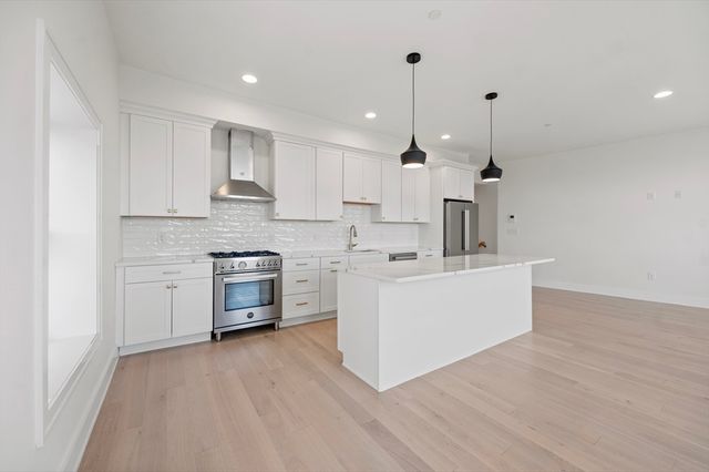 34 Salem St 301, Medford, MA 02155