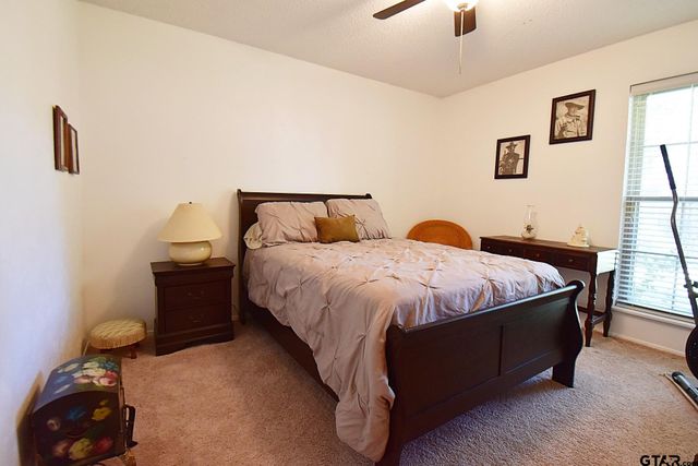 1218 Kingsbury Rd, Tyler, TX 75701