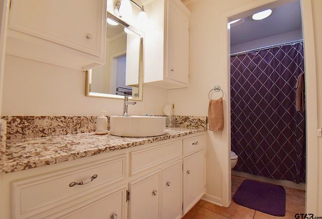 1218 Kingsbury Rd, Tyler, TX 75701