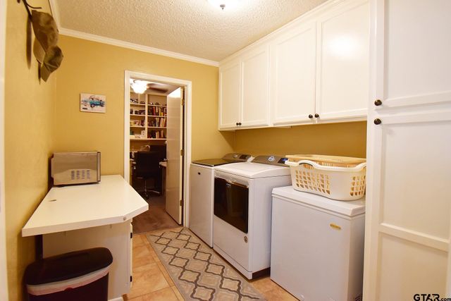 1218 Kingsbury Rd, Tyler, TX 75701