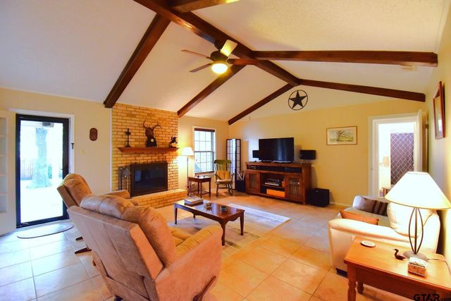 1218 Kingsbury Rd, Tyler, TX 75701