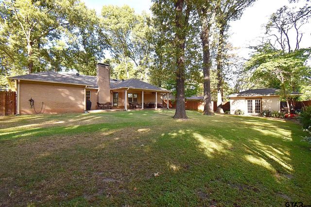 1218 Kingsbury Rd, Tyler, TX 75701