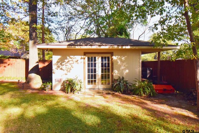 1218 Kingsbury Rd, Tyler, TX 75701