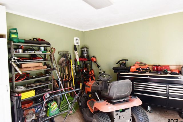 1218 Kingsbury Rd, Tyler, TX 75701