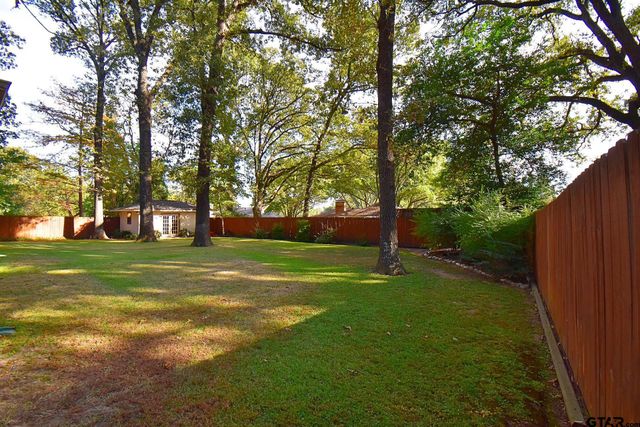 1218 Kingsbury Rd, Tyler, TX 75701