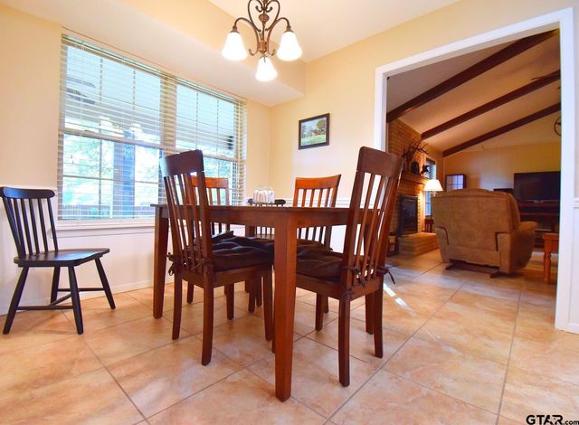 1218 Kingsbury Rd, Tyler, TX 75701