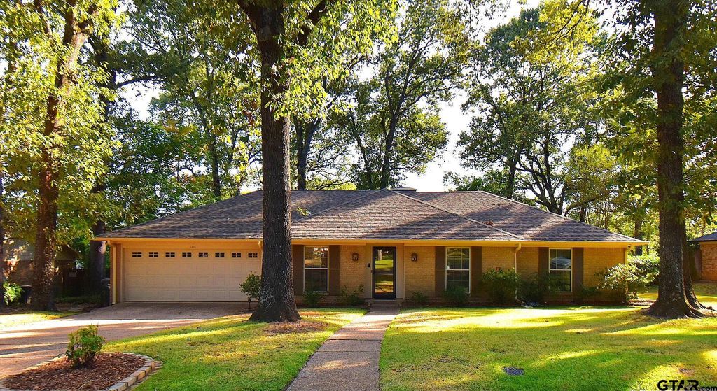 1218 Kingsbury Rd, Tyler, TX 75701