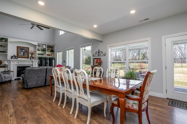 5602 N LIGHTPOST CT, Columbia, MO 65201