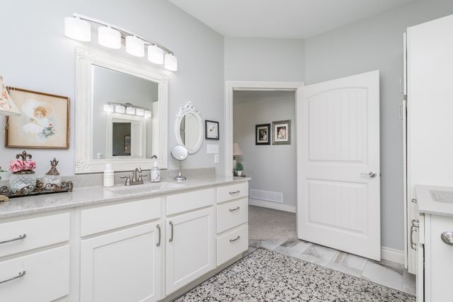 5602 N LIGHTPOST CT, Columbia, MO 65201