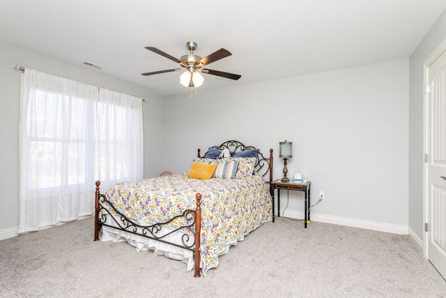 5602 N LIGHTPOST CT, Columbia, MO 65201