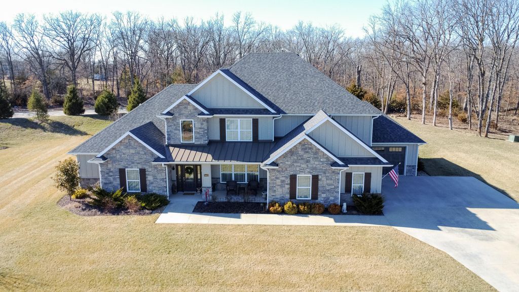 5602 N LIGHTPOST CT, Columbia, MO 65201